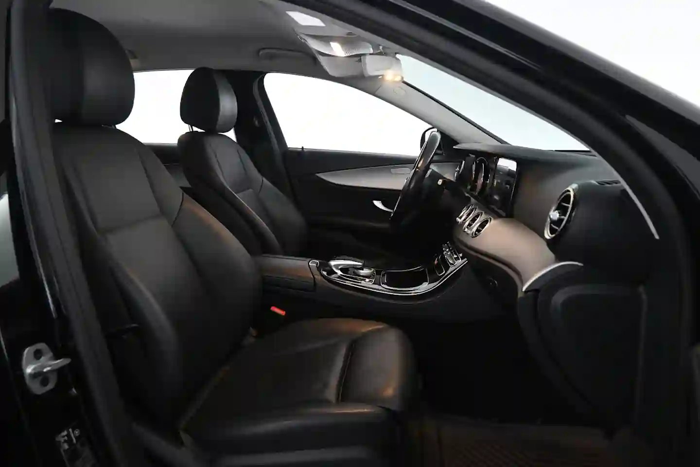 Car Image - 6S7HdpMqQaBxi0x1N3ZODT