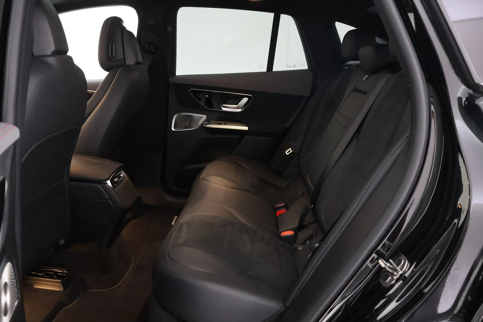 Car Image - S4fRR5XwsjANLWshlBZy6