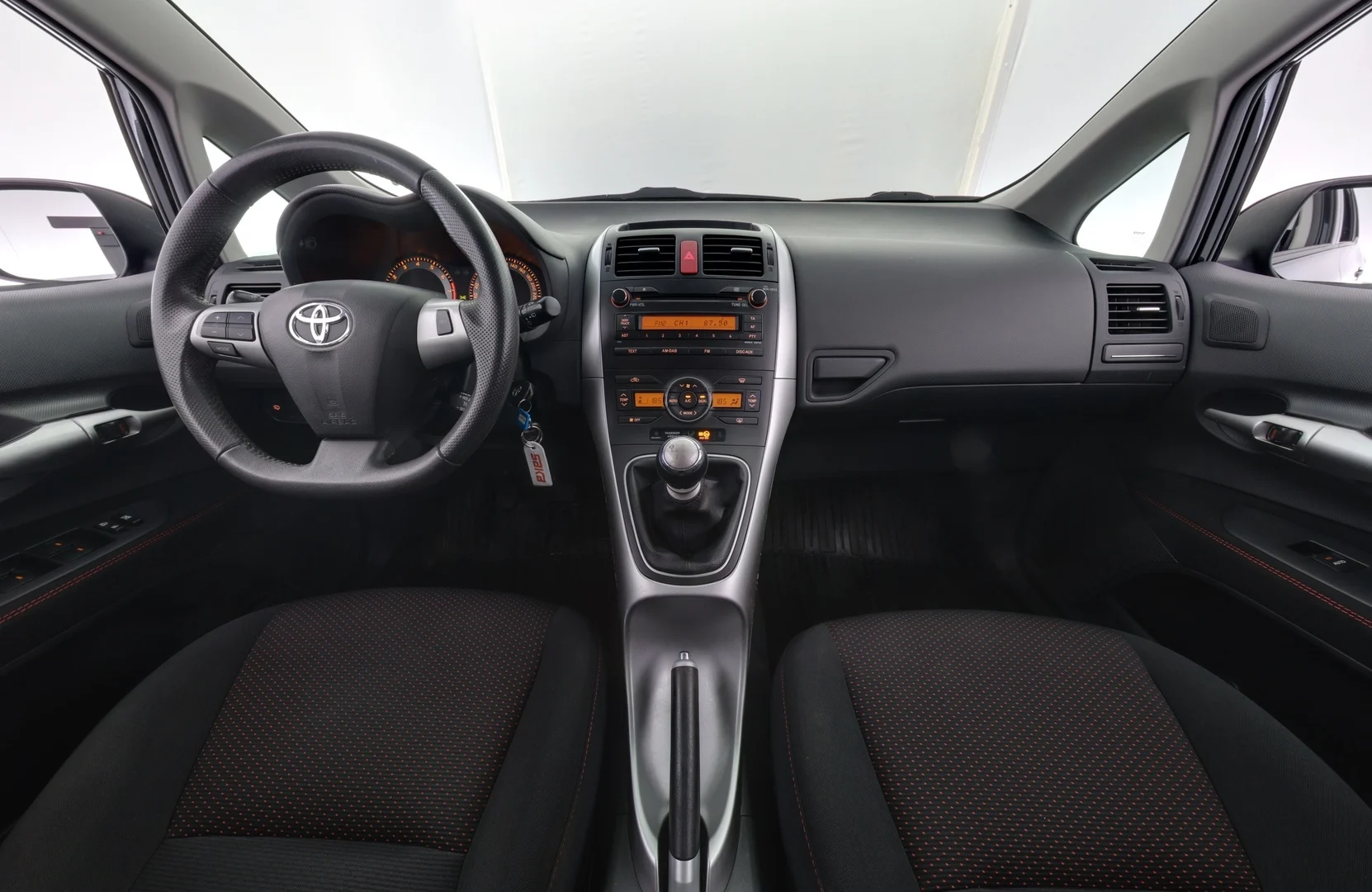 Car Image - 2cW7Rea1AvNziRmDOVpfFi