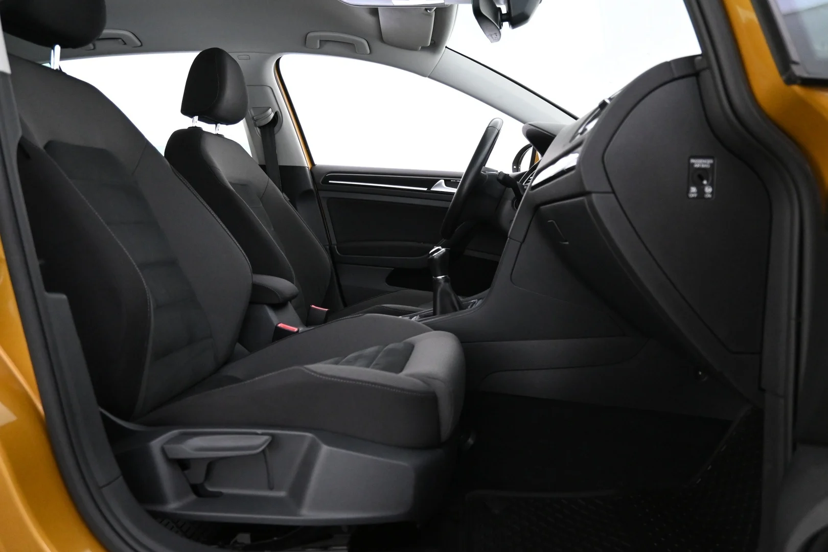 Car Image - 557P49LeIhLumif45Twjpz