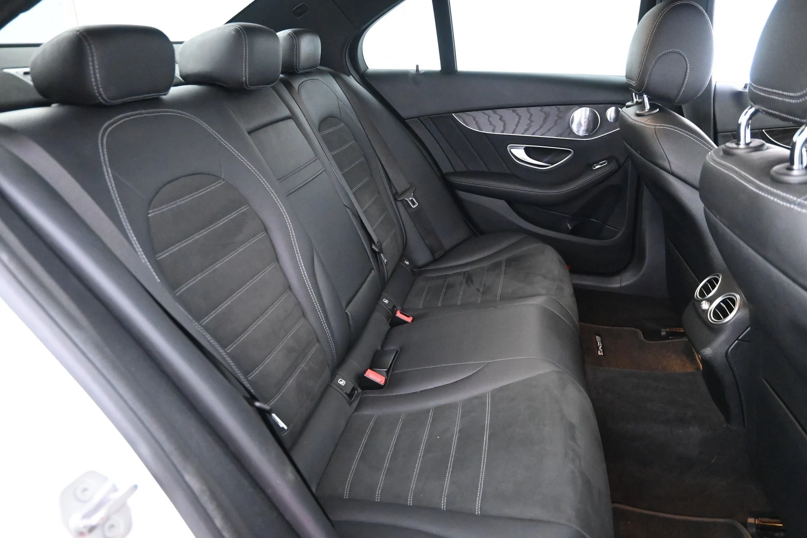 Car Image - 2zX3n8Rje3MiJPoHRIT2b2