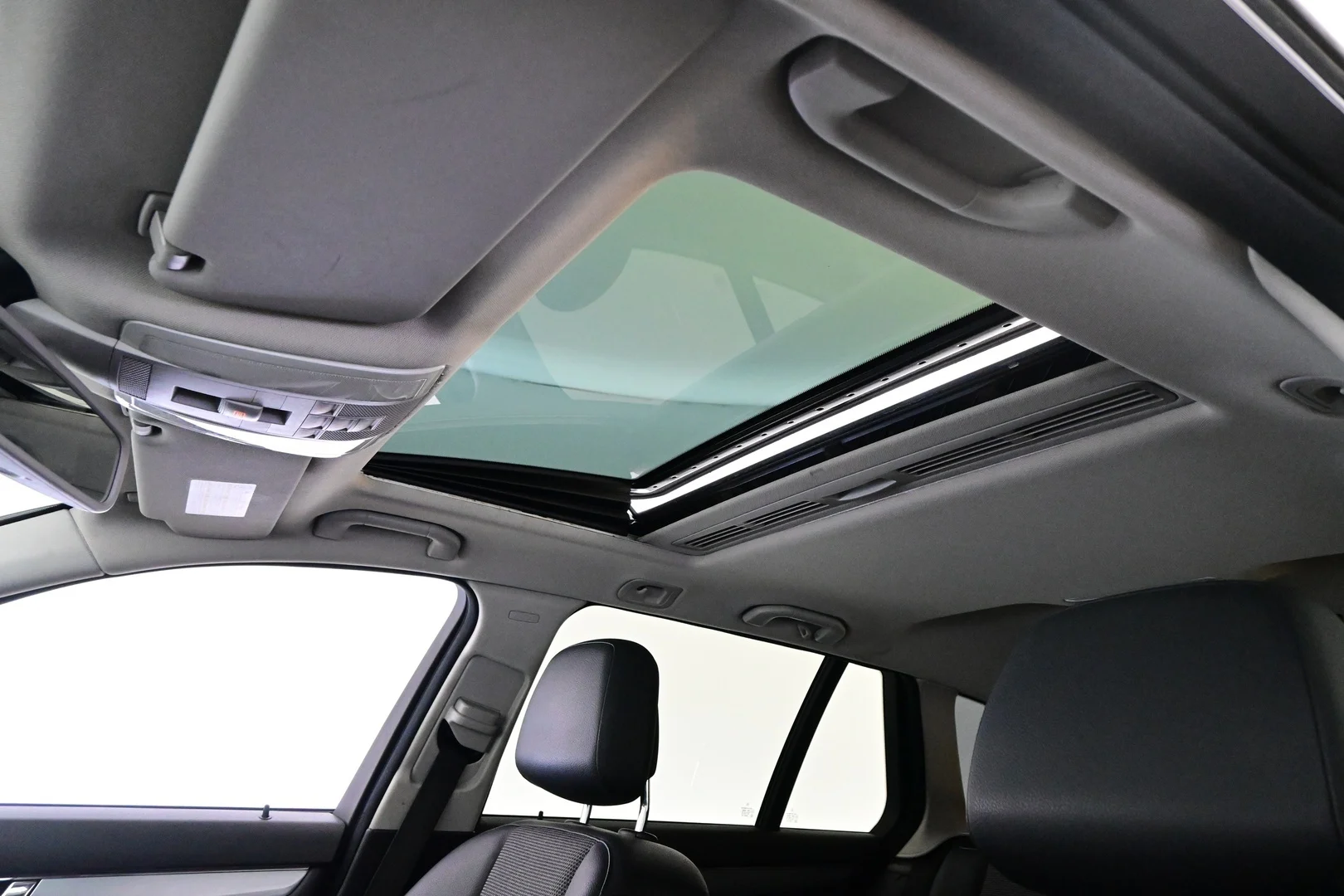 Car Image - FfJg25b9Xiv3dwdtf8XGD