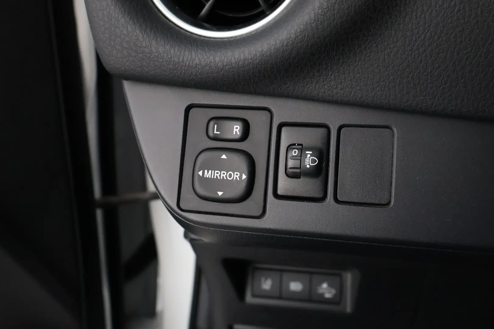 Car Image - 5tORmpb4O5tQIbU3k32Em6
