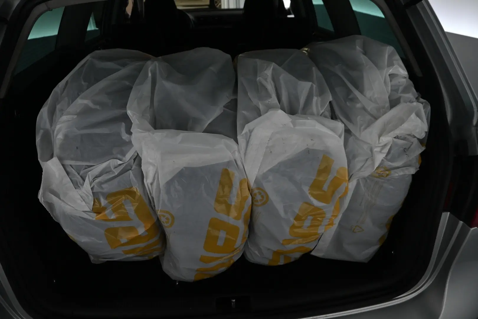 Car Image - yvekOTwZHCWzkVJs0PqxD