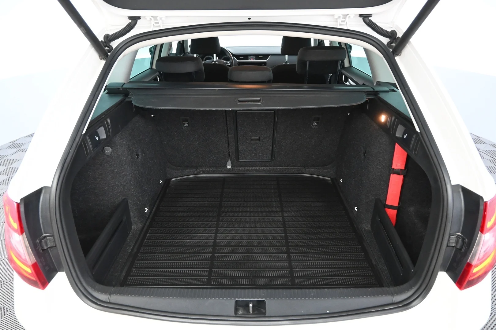 Car Image - T0TqohORajWER8xk1cgrW