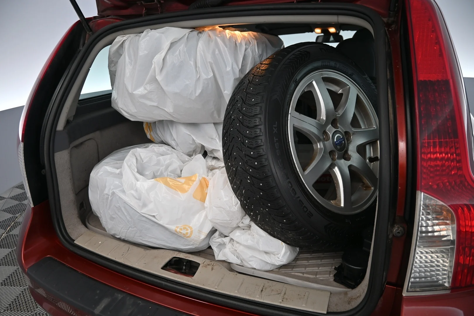 Car Image - UijPY7h6xr7E59Tb2Cs9N