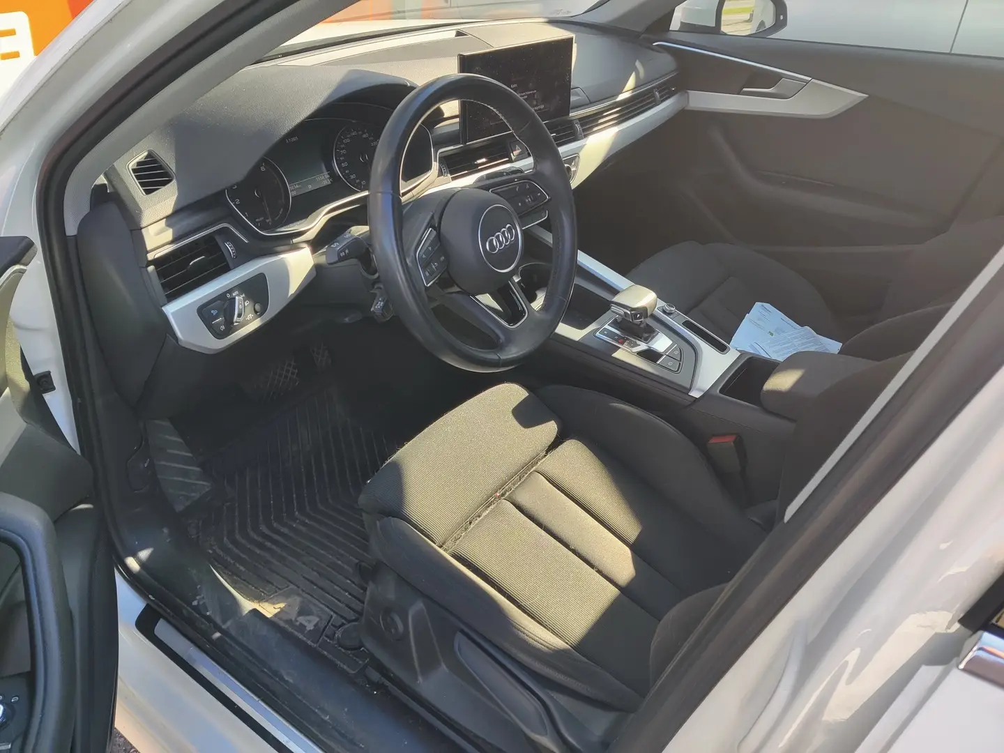 Car Image - 3P9JccJCkTEMR4Q6Z7bO7w
