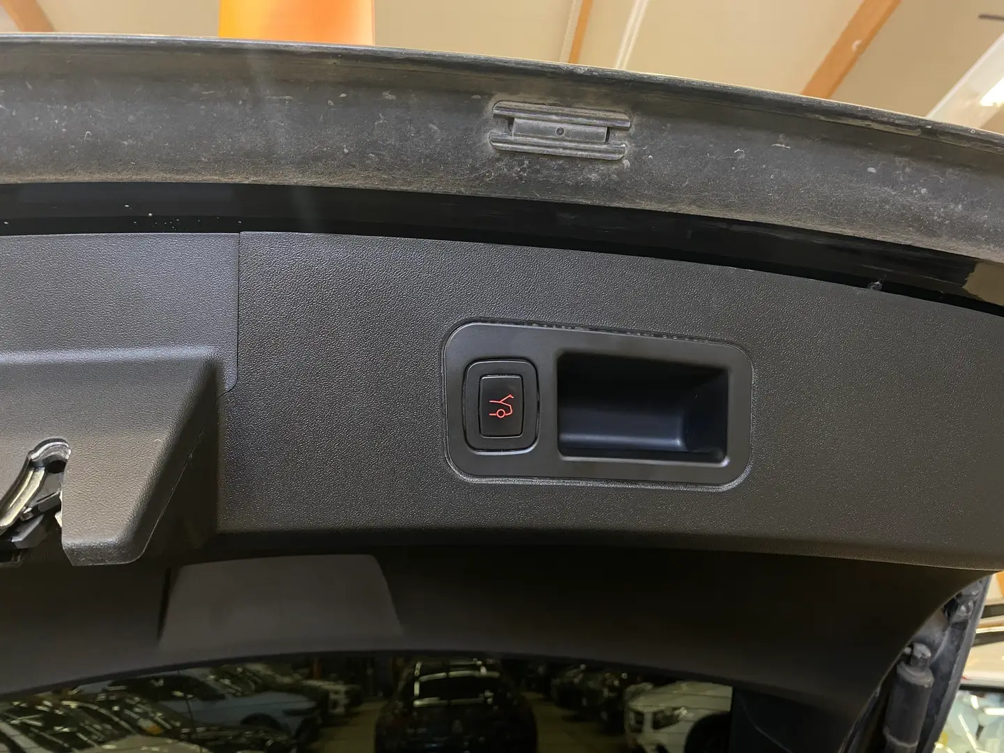 Car Image - 5LjNWqnC8HcoyzKTKqEe6X