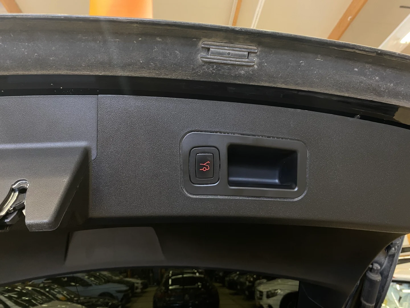 Car Image - 5LjNWqnC8HcoyzKTKqEe6X