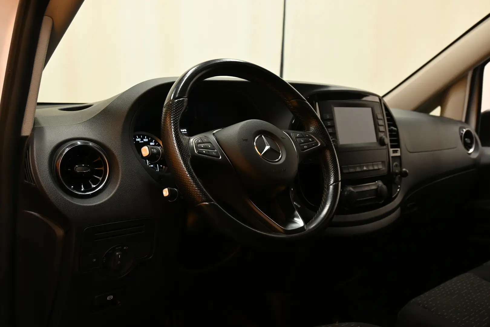 Car Image - FPeHzJC5u2qU1ggMD4zXZ