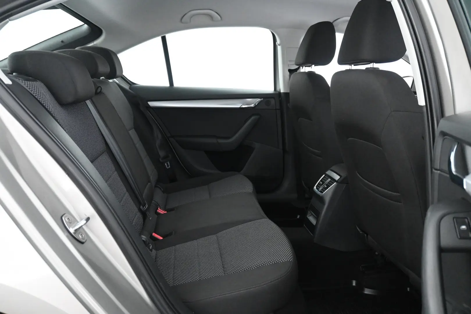 Car Image - 6yMxWjX03Laa2pMuPRhQwv