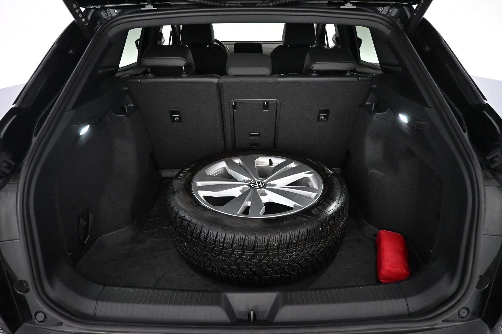 Car Image - 4QOsTnsnBYpFaVUhirqaKn