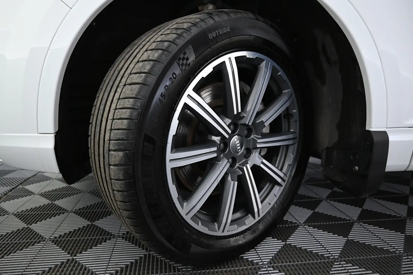 Car Image - 1LaauU3vsWUb845GmLJ5FY
