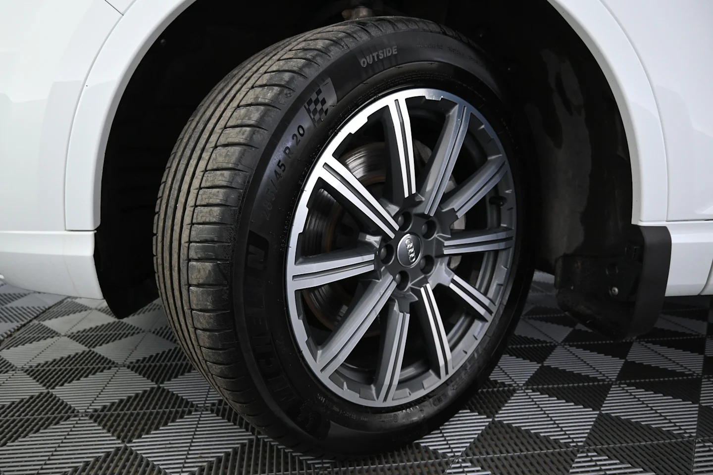 Car Image - 1LaauU3vsWUb845GmLJ5FY