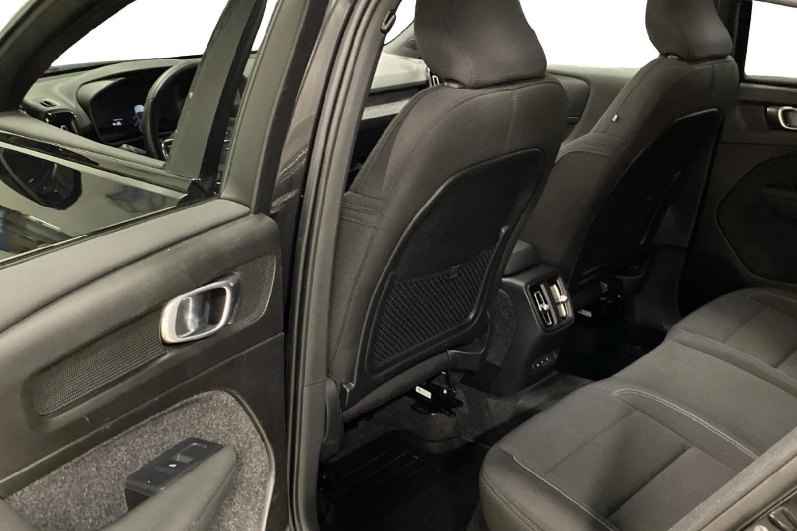 Car Image - 3ZQhSYtiCaCibLuMNUOXHq