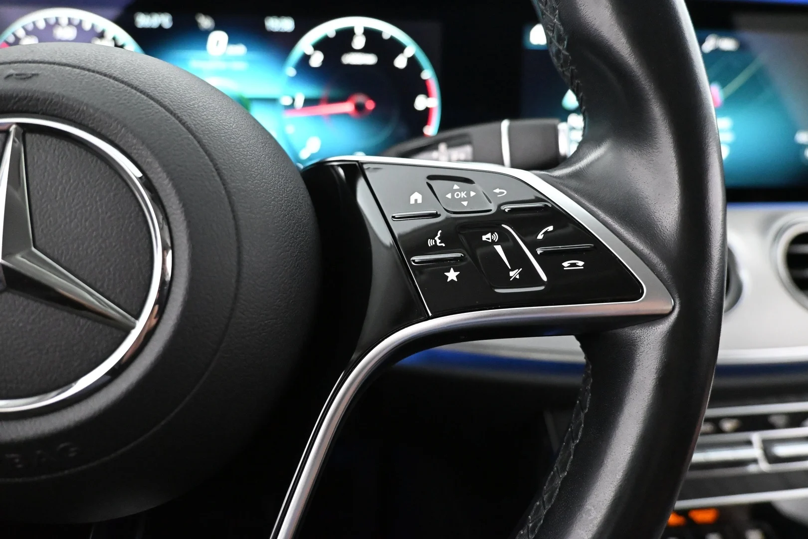 Car Image - qBbLFdbz9InBszjdJl3Ja