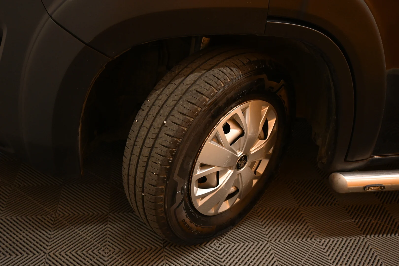 Car Image - 6jAIzXq00DfMlUkCnuwb3I