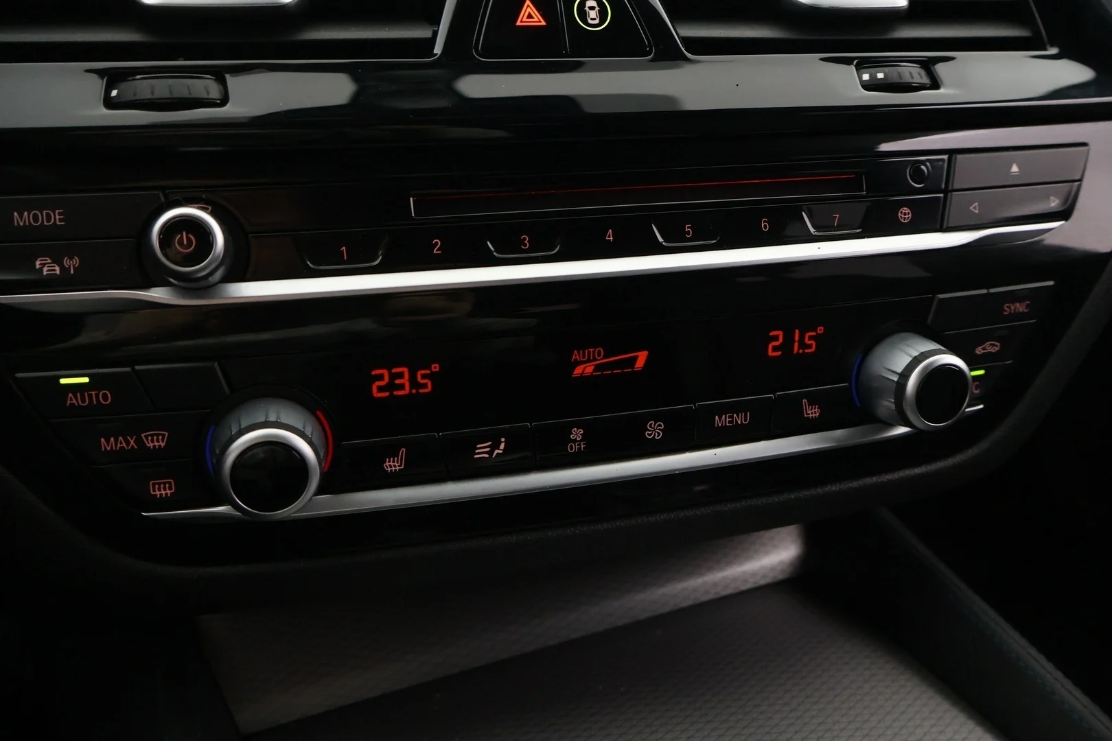 Car Image - 3DmOA0bsZYt5keZviipcvn