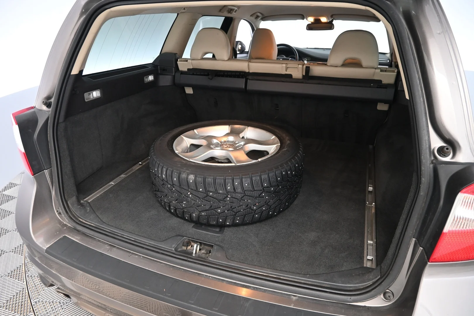 Car Image - 7JxaqM4b6E0vB2yfeOvrBJ