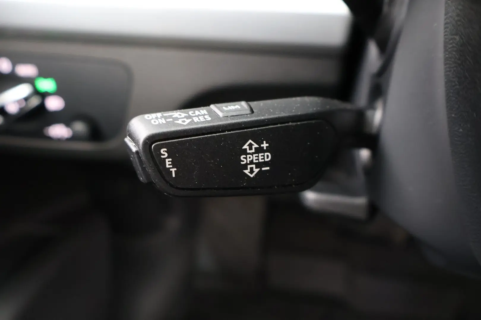 Car Image - HMoefmrmAZi2sJYSM3Nkr