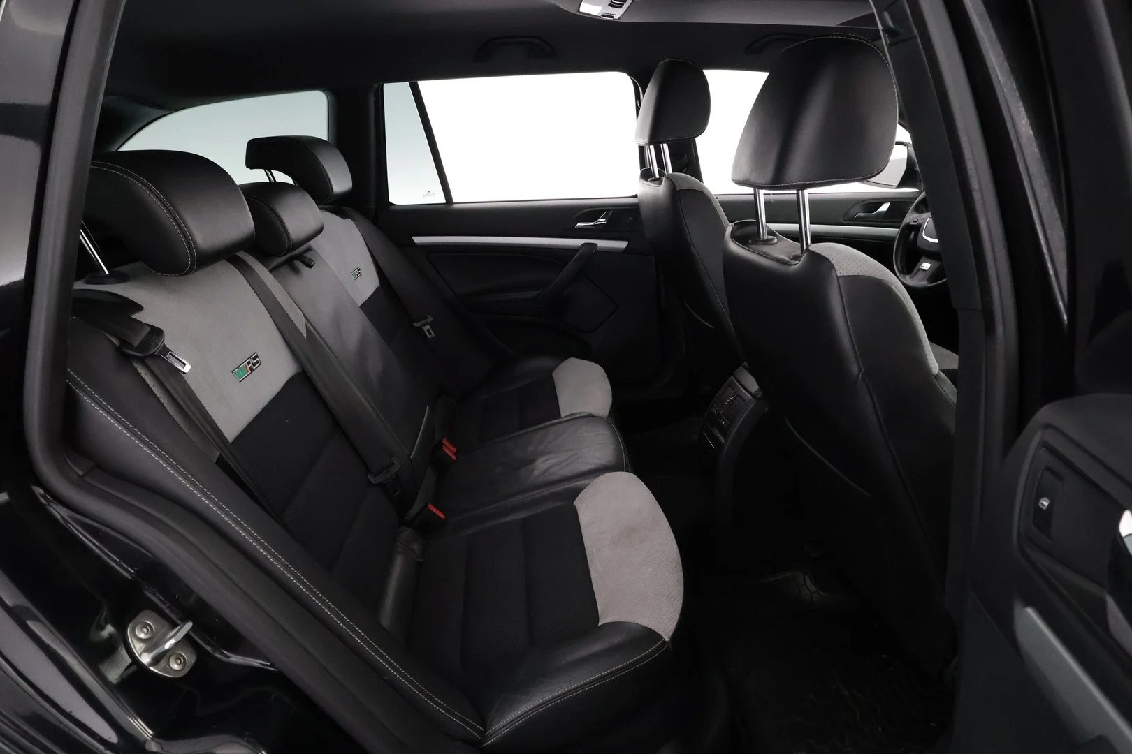 Car Image - 2NbI2NYfHAe1HN5tp48cvP