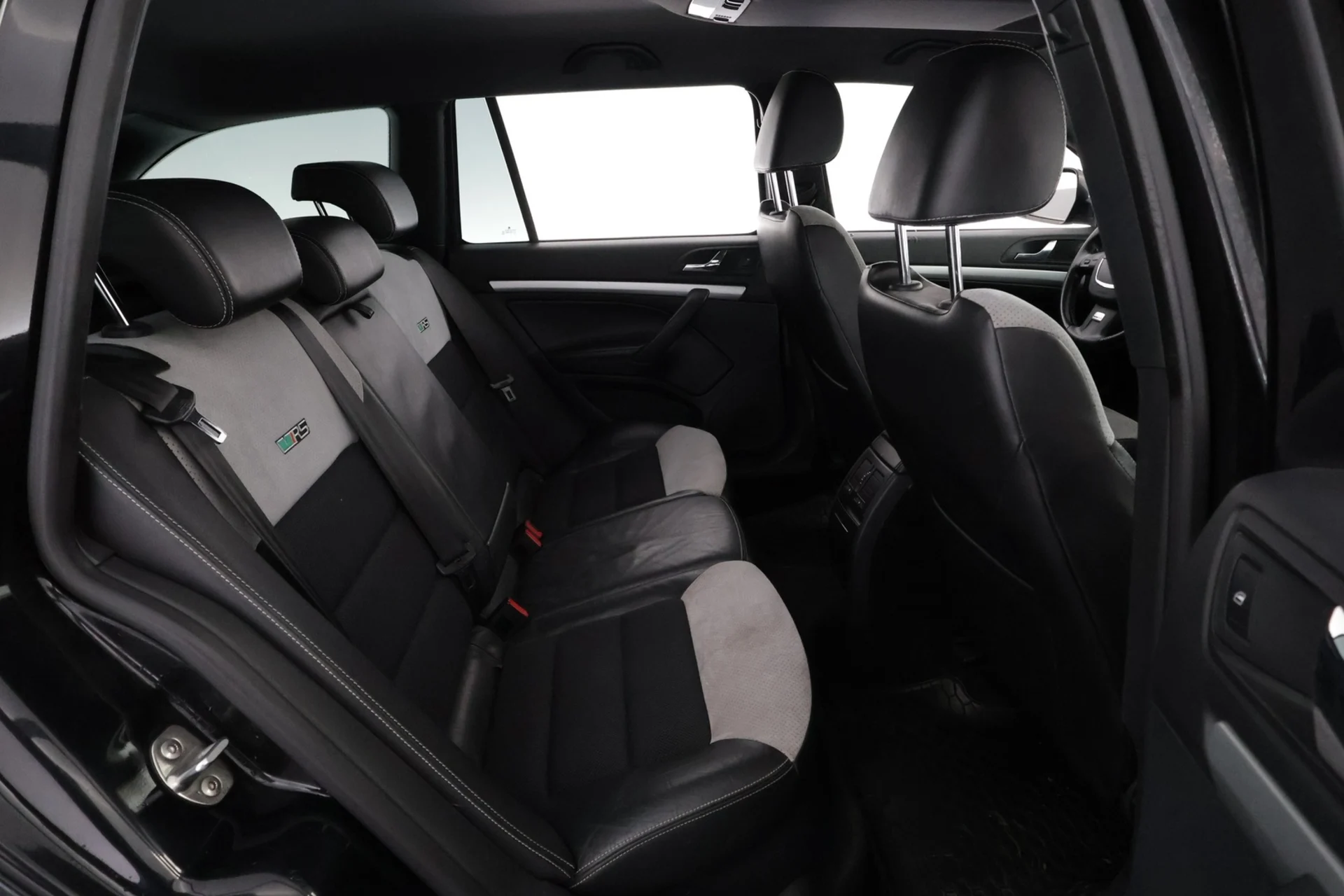 Car Image - 2NbI2NYfHAe1HN5tp48cvP