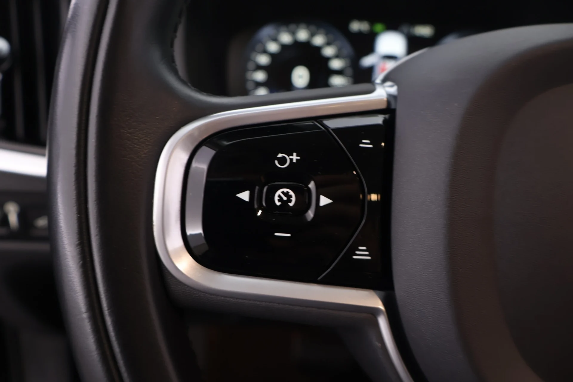 Car Image - 2MvNOmtj6E1y3790IpoPHi