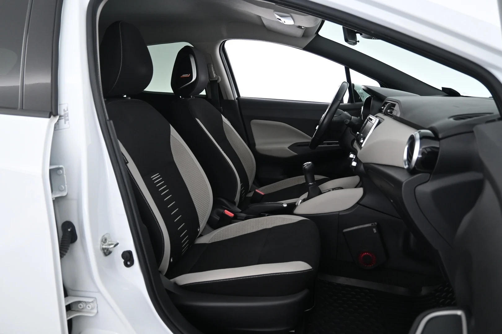 Car Image - 7z3uVVXJHhWO2Jc8QPwScZ