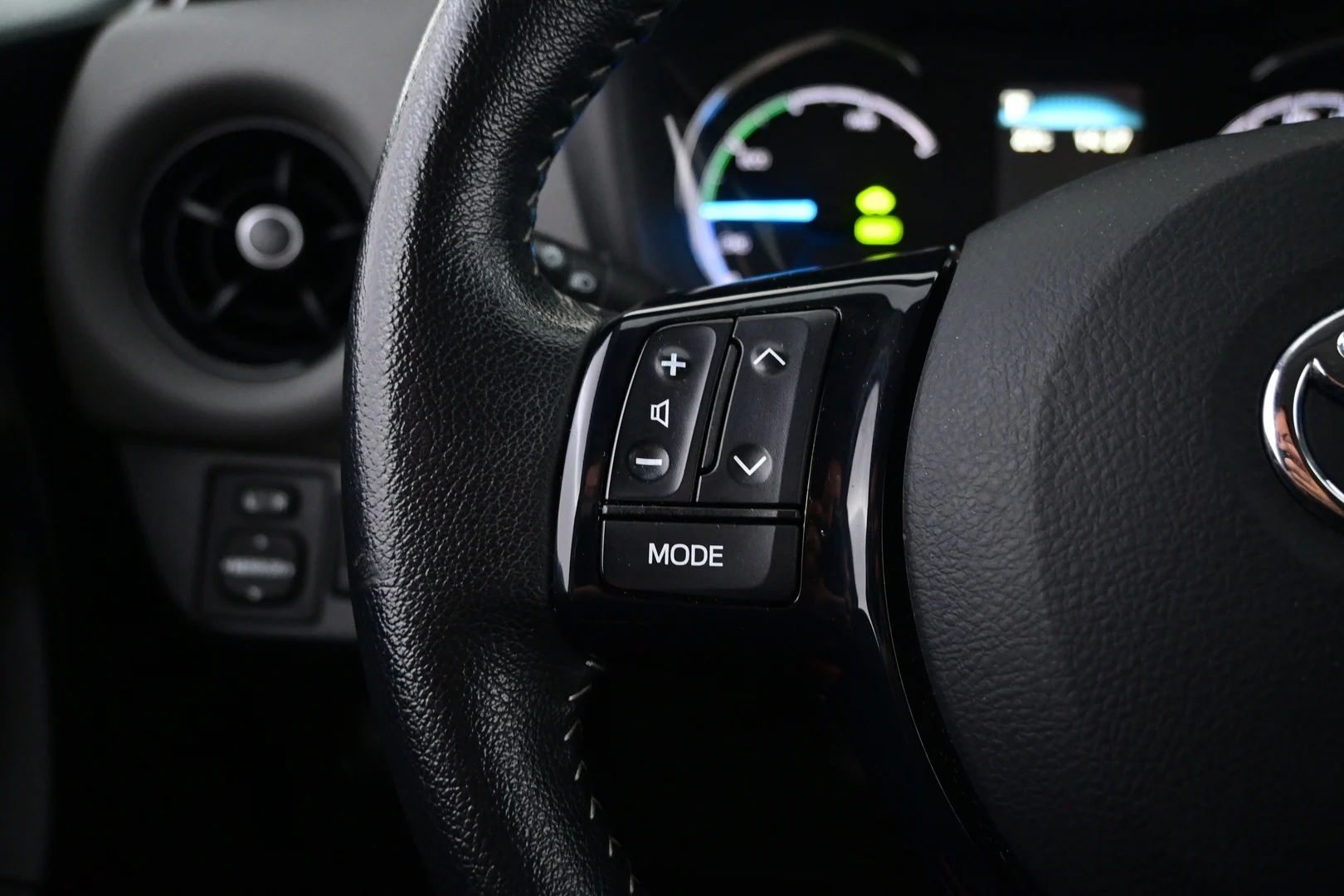 Car Image - 7L0ZTplaULk52AMW7rym7y