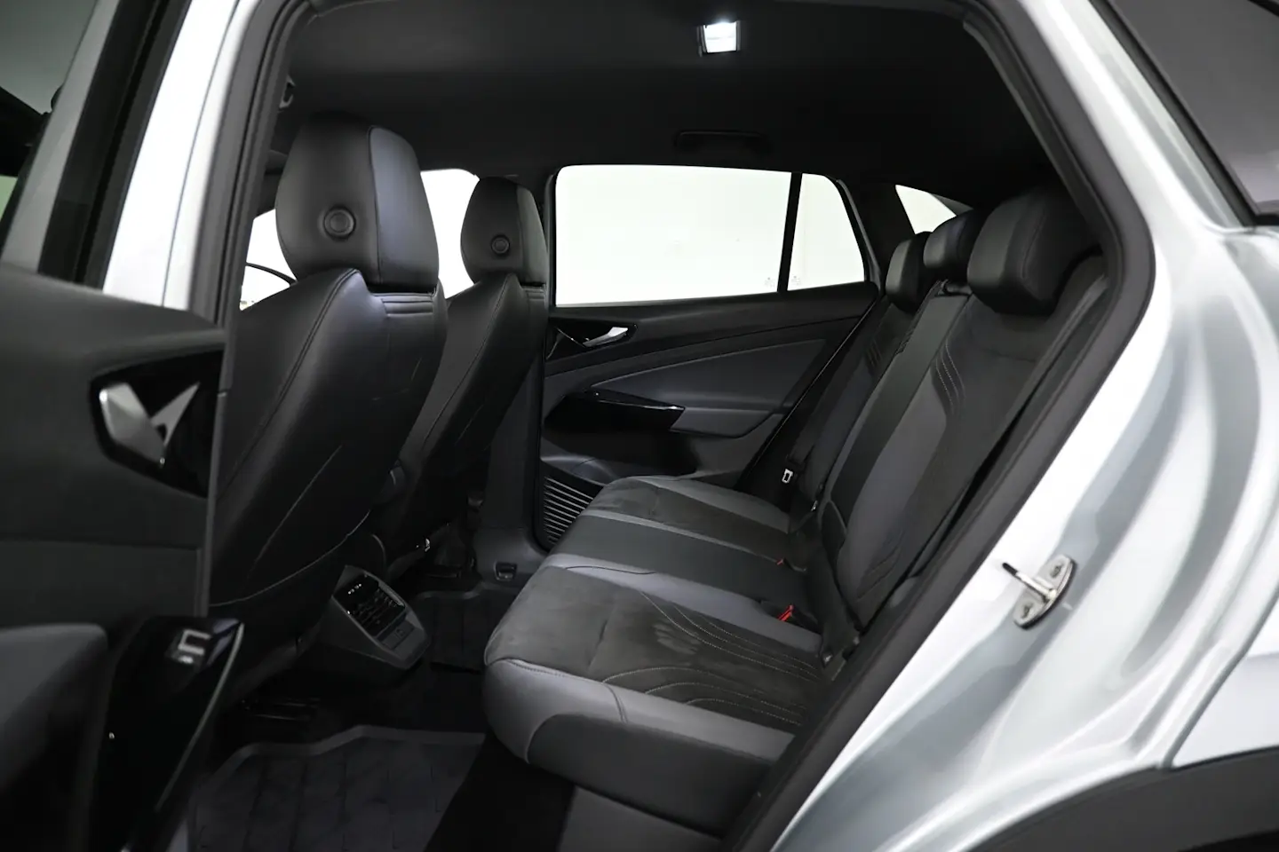 Car Image - 30y0a2HsrN4WIHlJV4KIVa