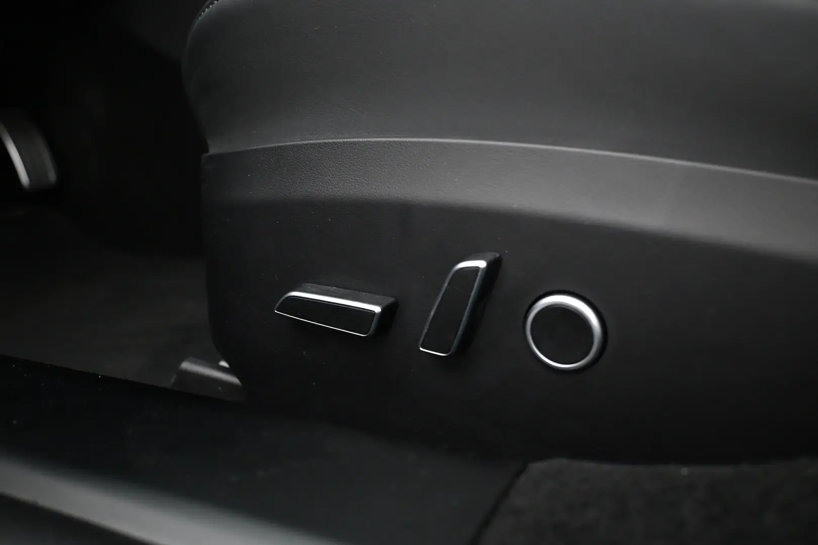 Car Image - 7kbRt0kGRE7isqF990QnTN