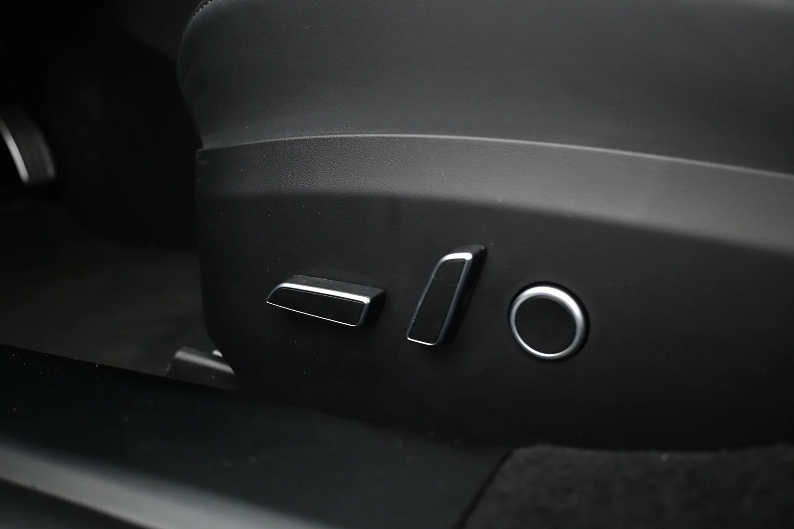 Car Image - 7kbRt0kGRE7isqF990QnTN
