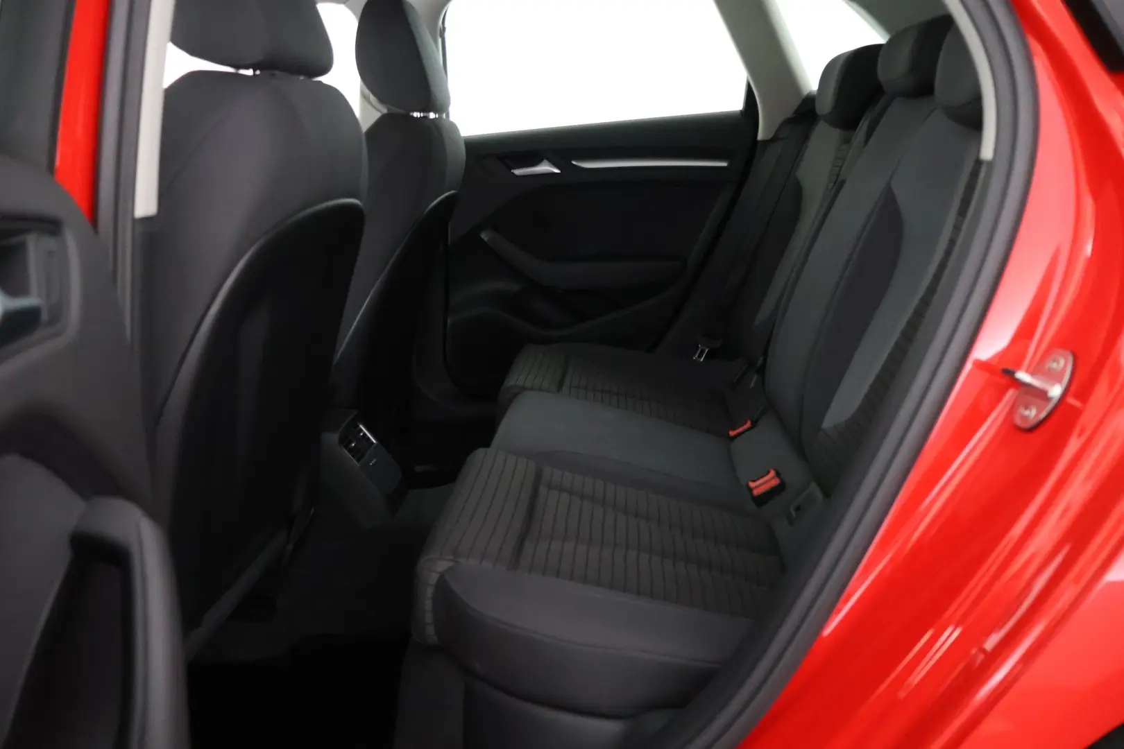 Car Image - W2nxGH5pTogrAjWDQwX2O