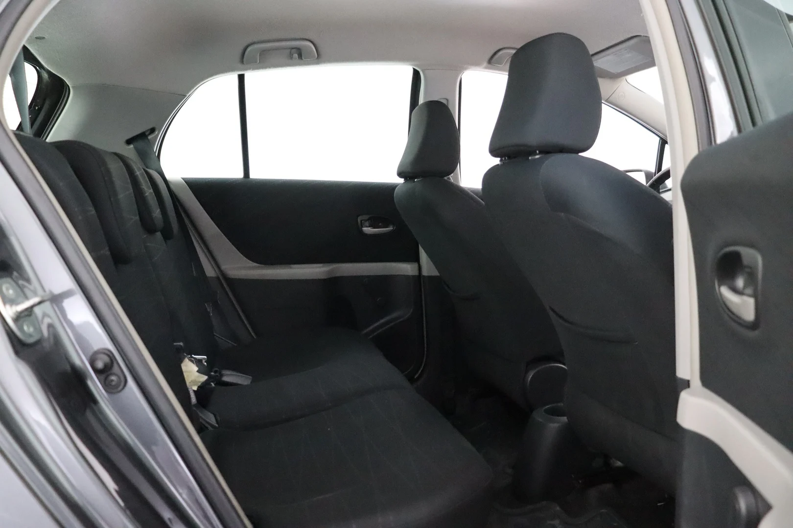 Car Image - 01HWWn6xYUt7cYNBoKXdXM