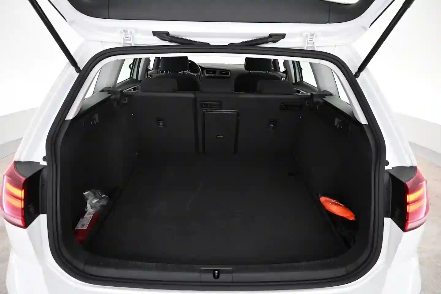 Car Image - 2DR7Ow70Xvn5tIHEfbgVDG