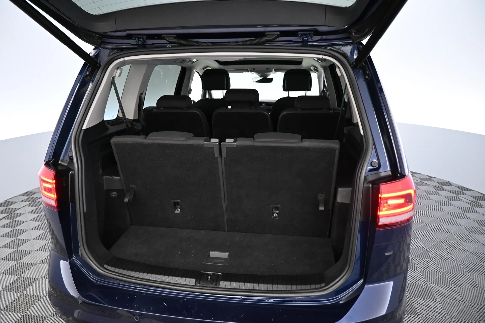 Car Image - aIotCidU2xQPXUOSru4Un