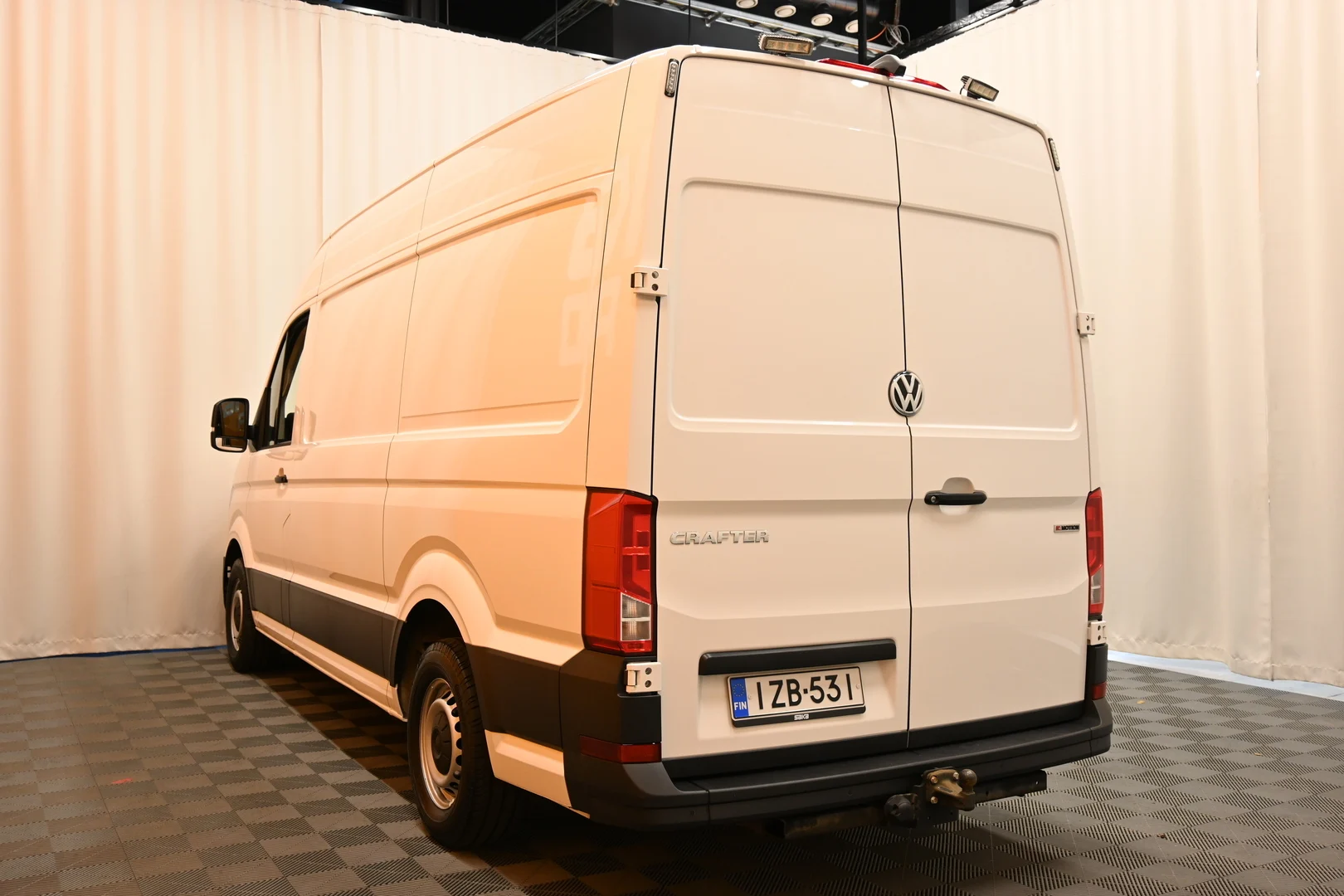 Car Image - 1moh1V8PVSxfB8KJ8JW7fZ