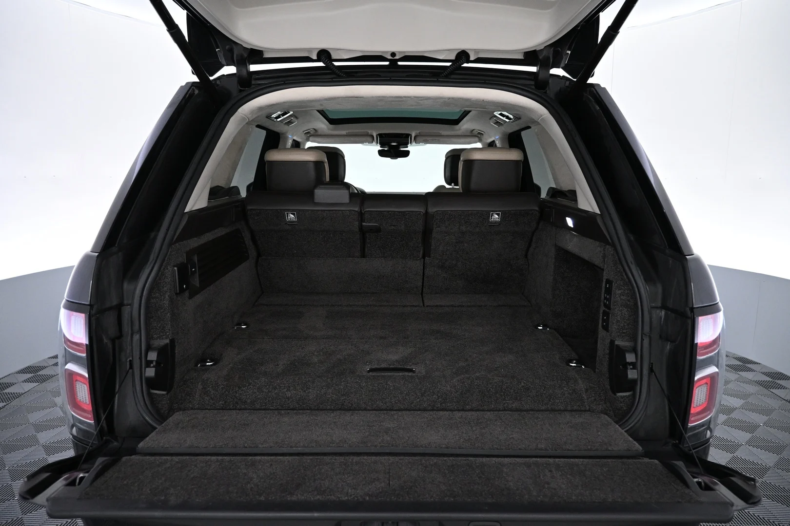 Car Image - 5oDZkzPDgvzJmM8jafxfGS