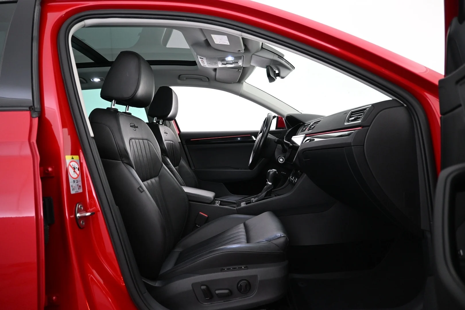 Car Image - 5Z2bxsOJQb5HSuEYQbfS7t