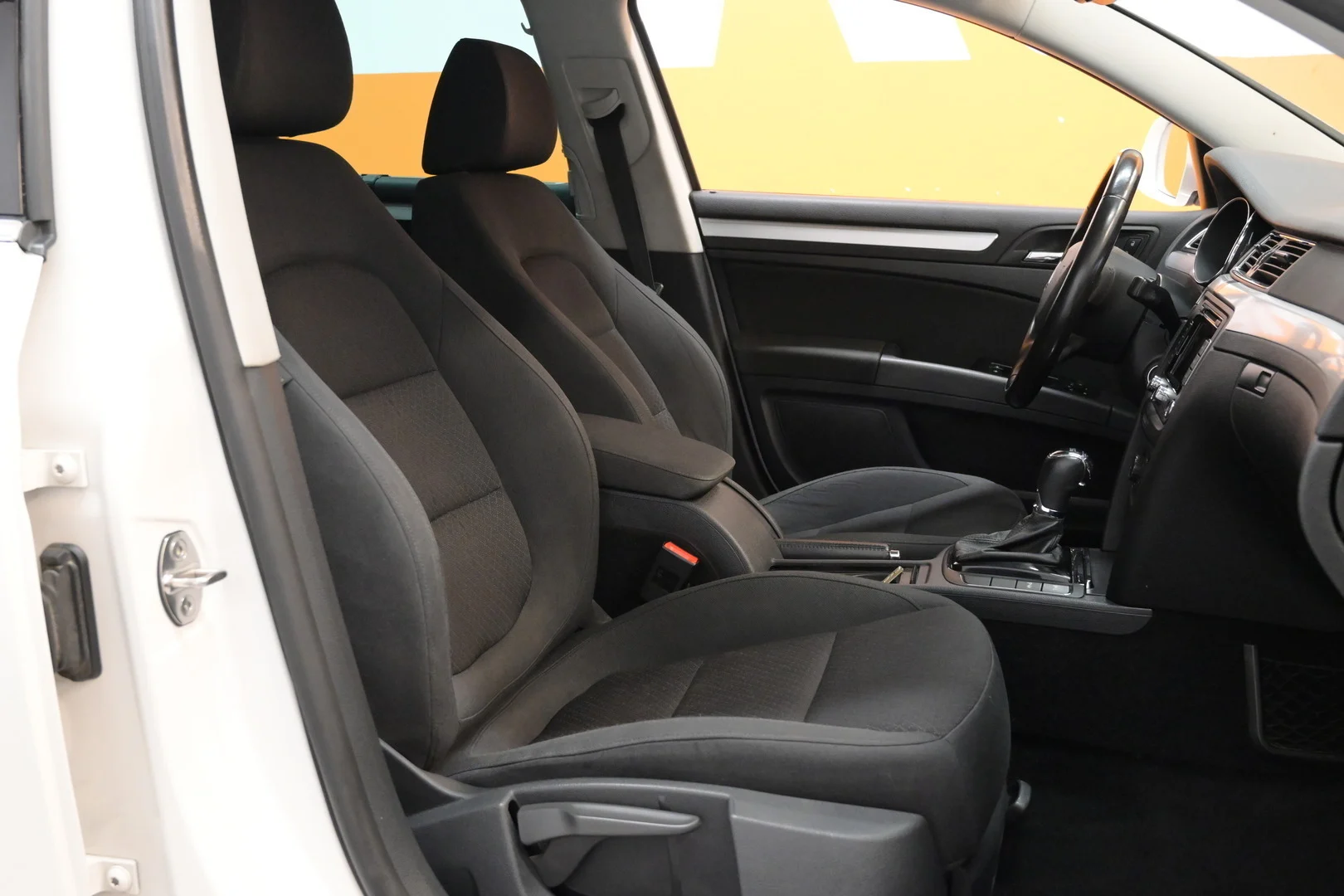 Car Image - 68oIiNnWaR4UYb1WUMnPM8