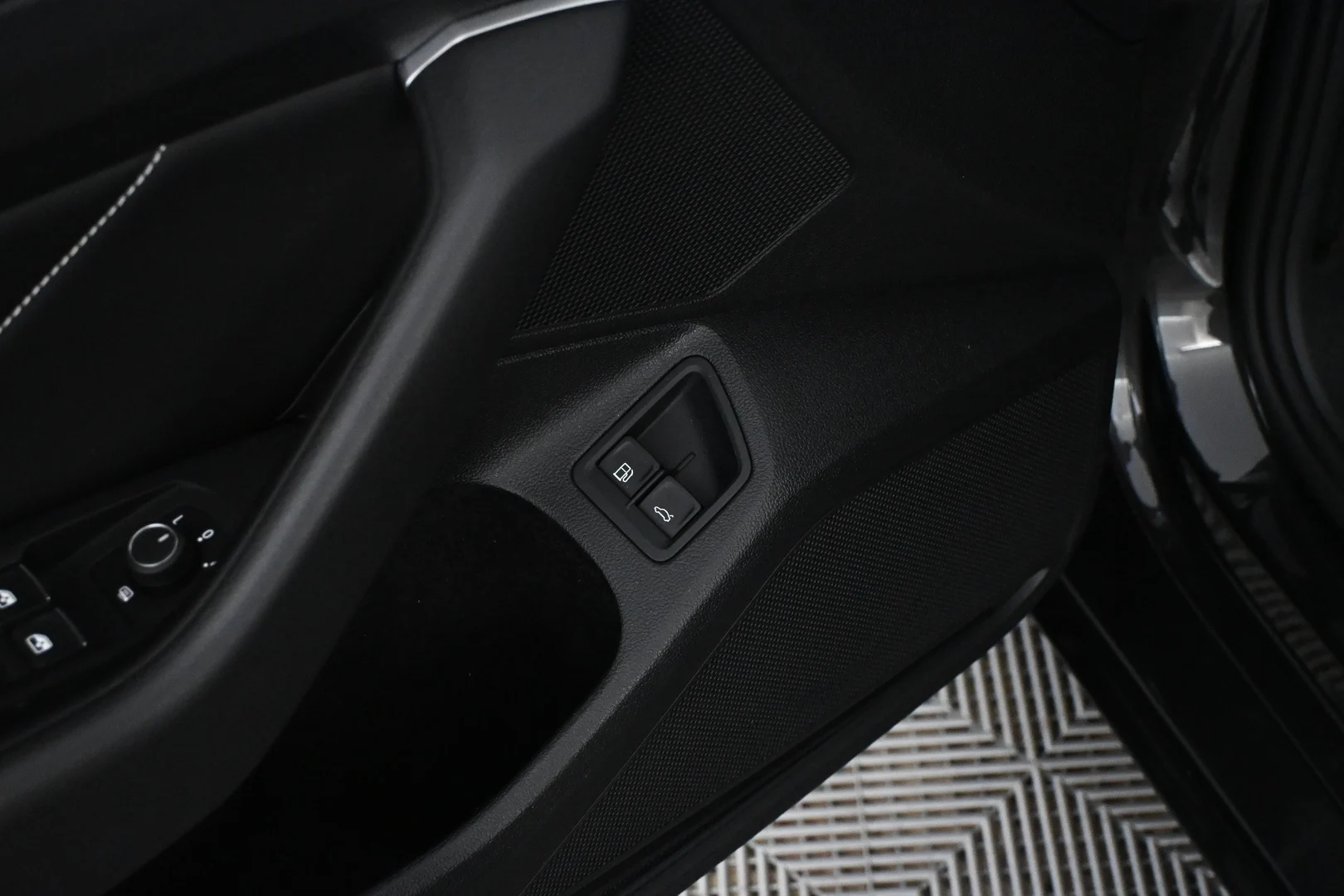 Car Image - 3idsQhScSNLE0G7fRZZXb7