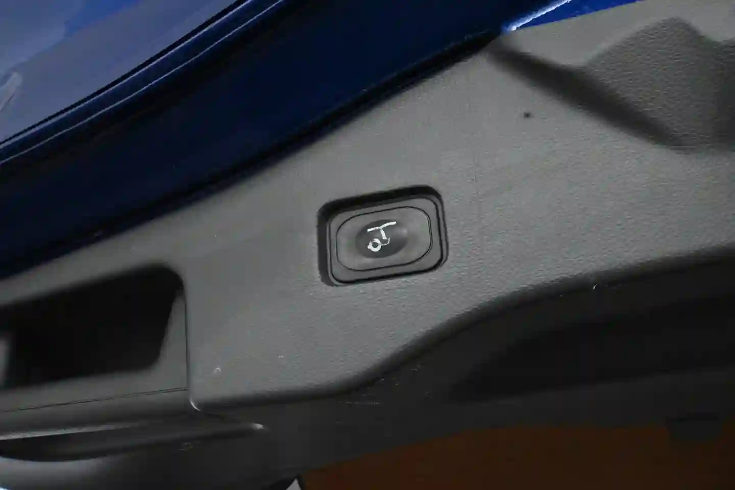 Car Image - 3jDGlIMdpDkrTbEtmeVbiS