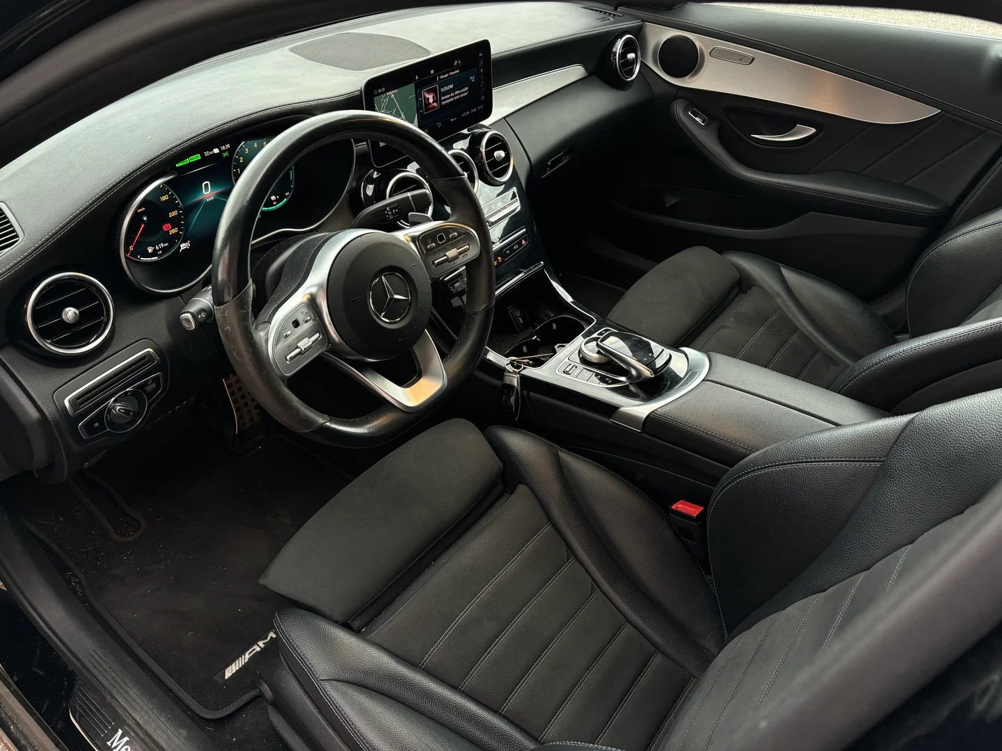 Car Image - GhDgaKssjJeDPpdlH3Eds