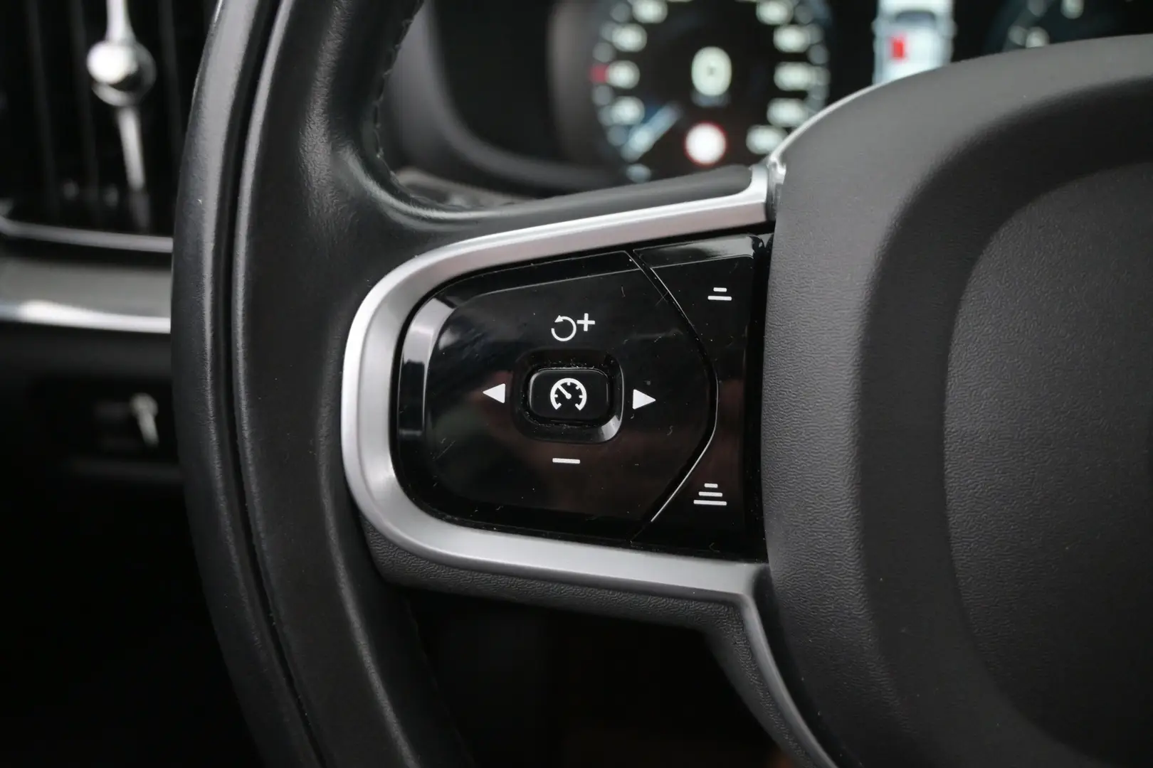 Car Image - 6xBq4B4hWNFwzxV7iS1zg4