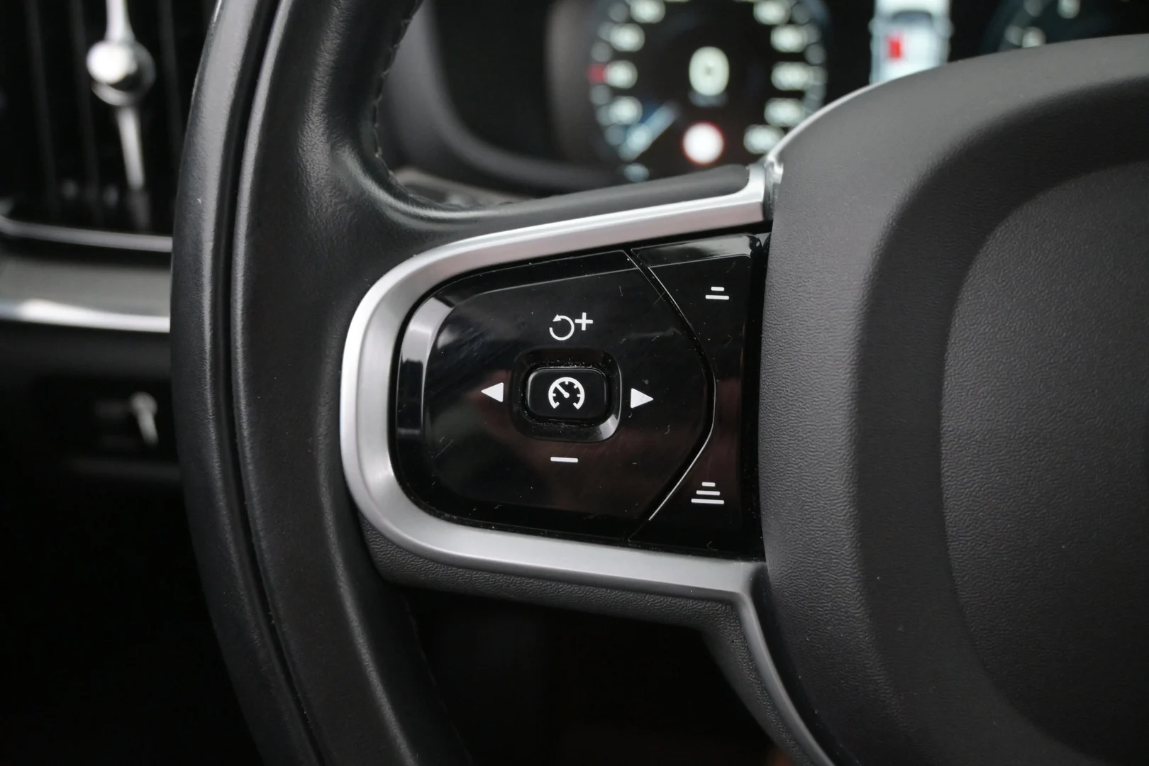 Car Image - 6xBq4B4hWNFwzxV7iS1zg4