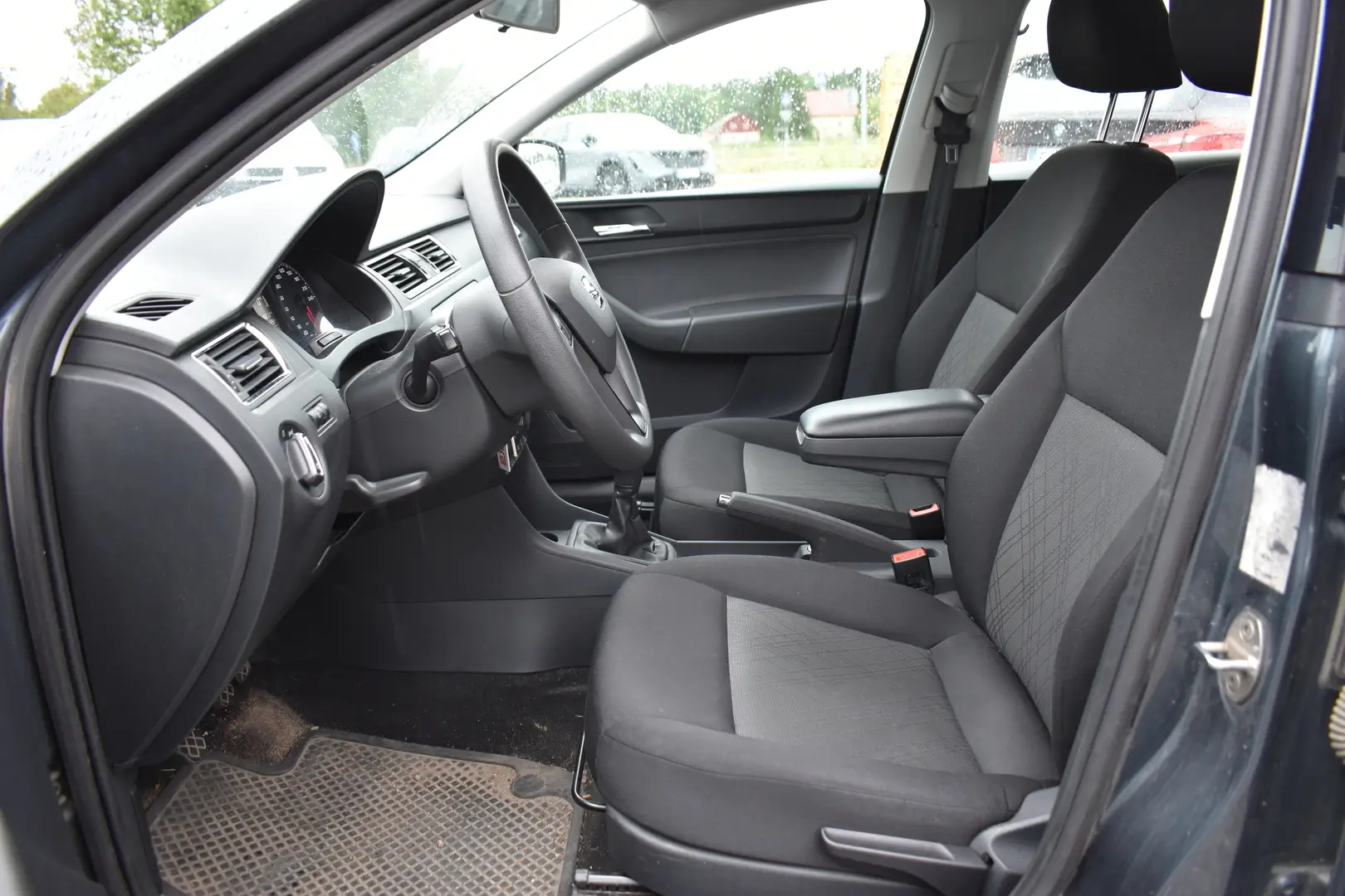 Car Image - 73PMbdYdaRKGNLFiQidRlo