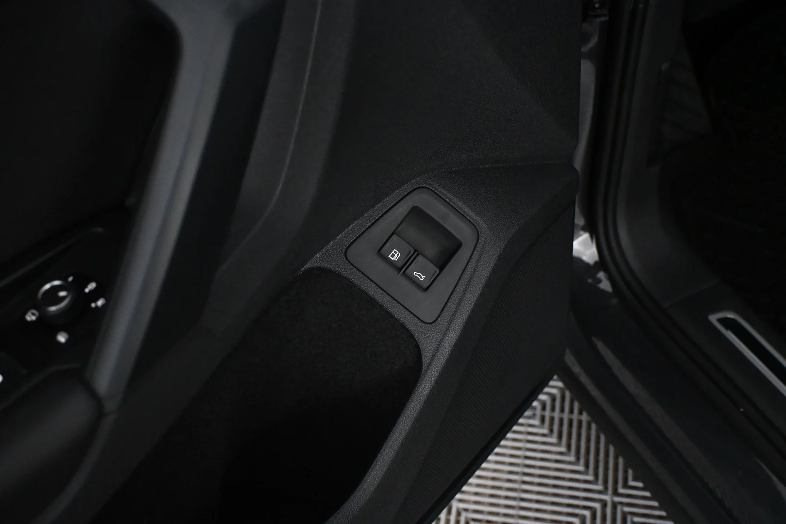 Car Image - 6HfWw7SBqkuv4D0w32uB49