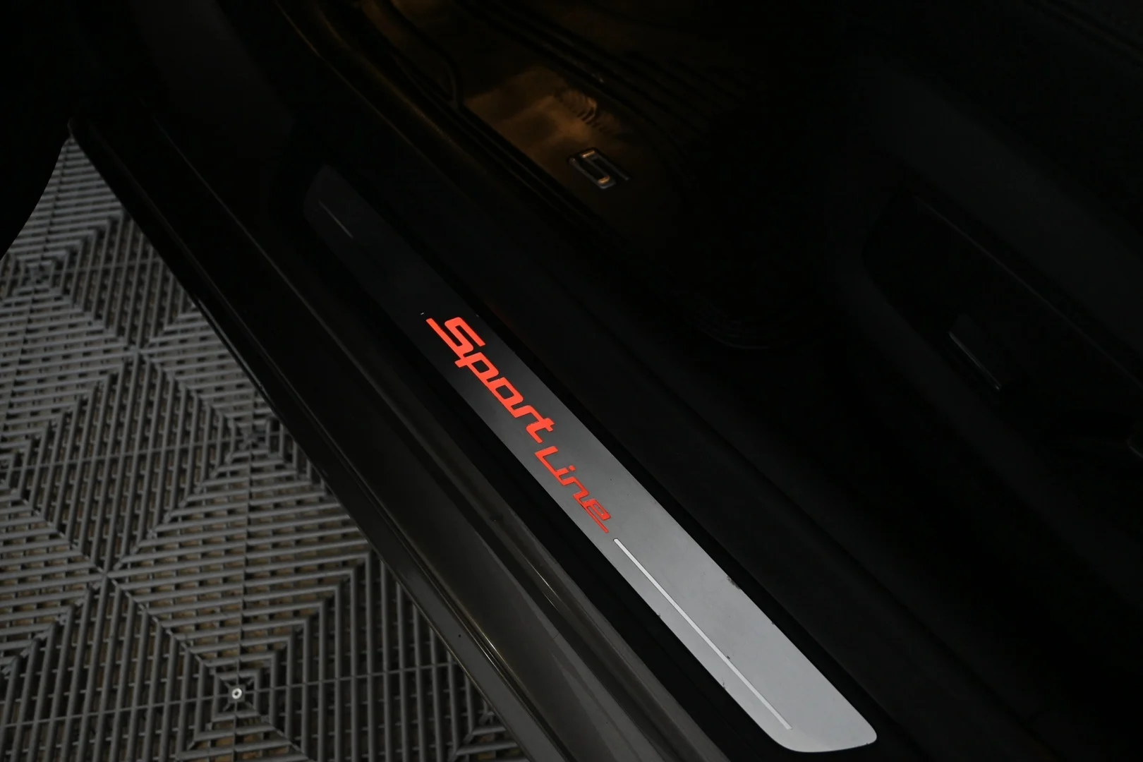 Car Image - 21Xn4AXW7HGPXaDPX2cvm4