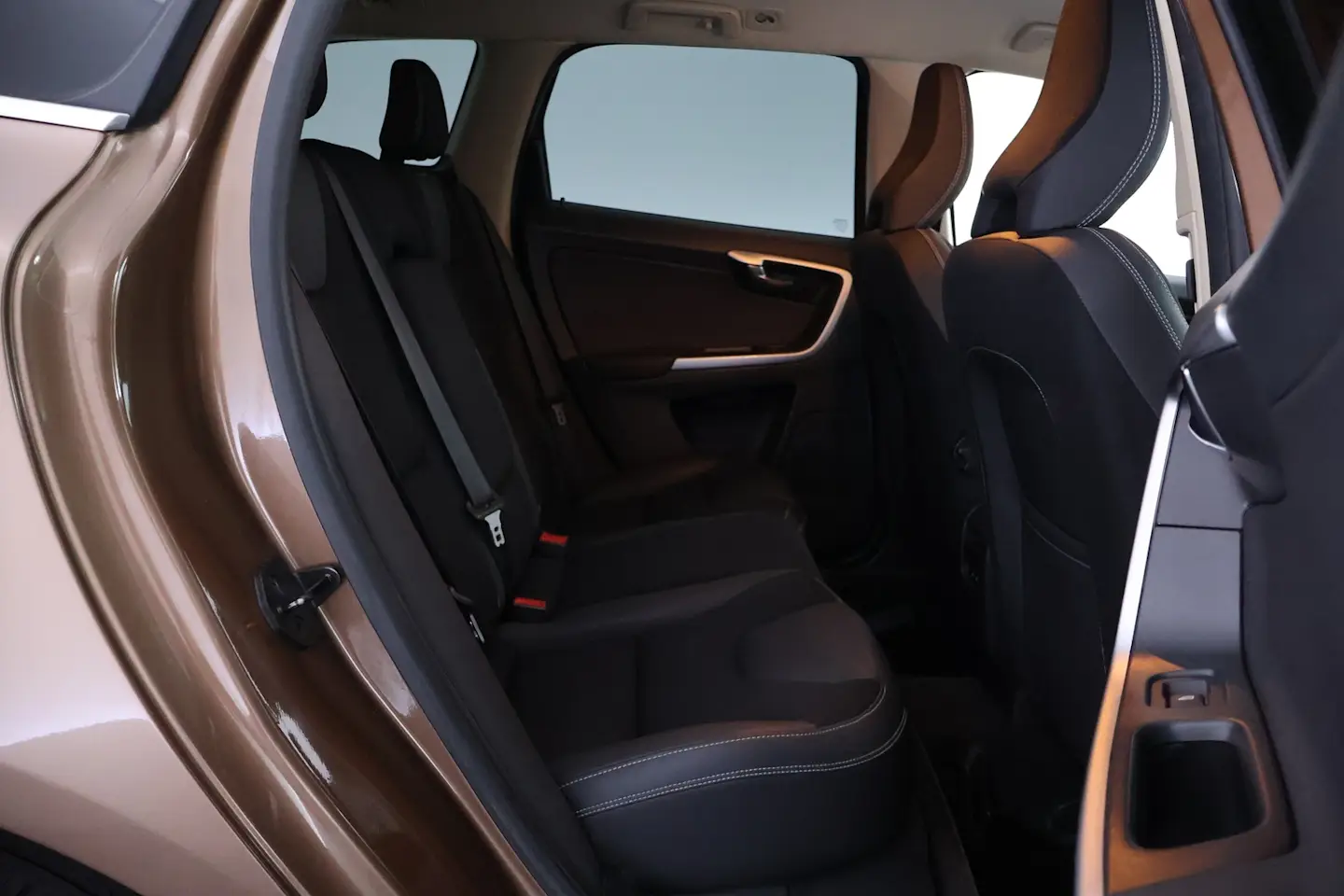Car Image - 4hk3EM04AYzVLF725hr7um