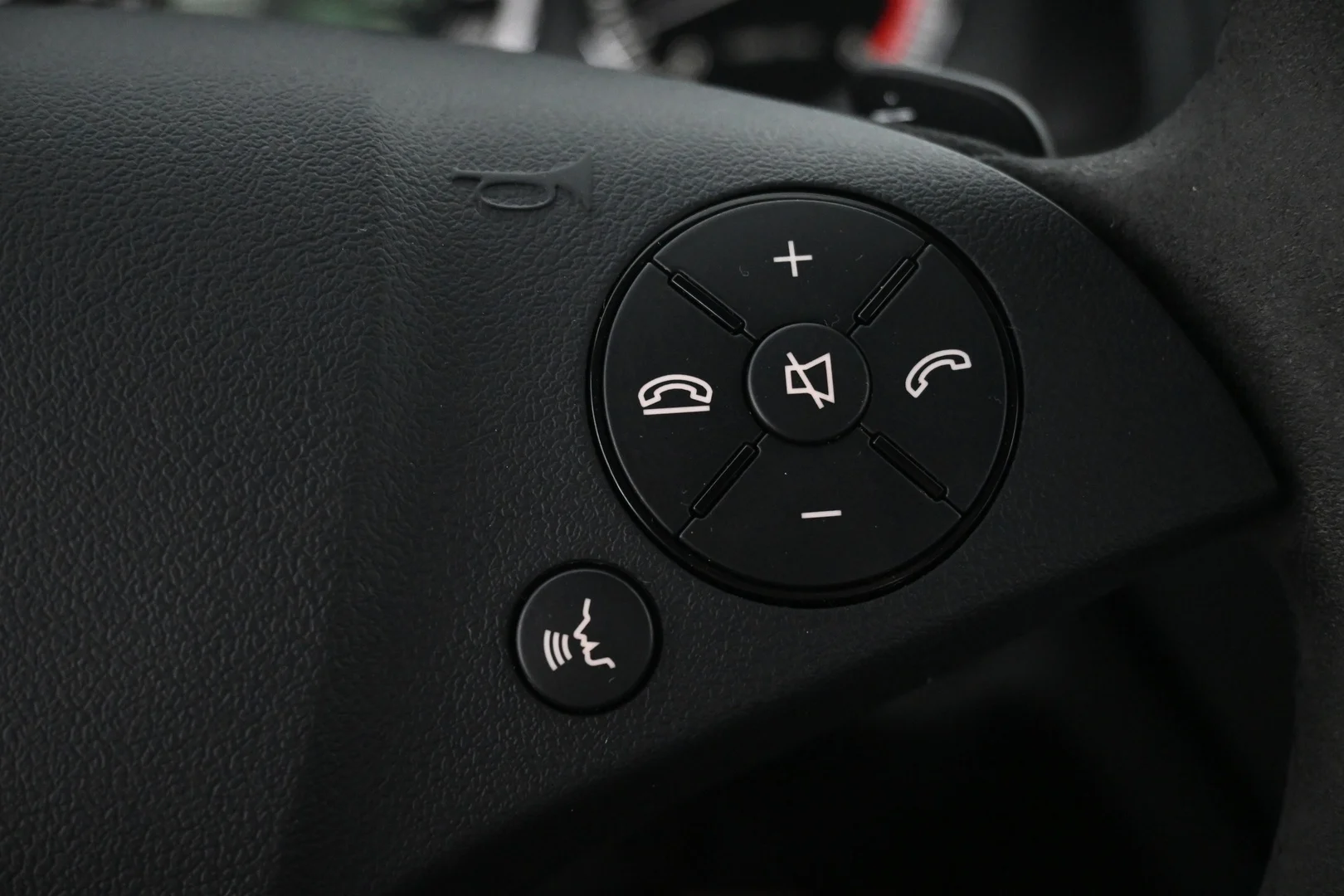 Car Image - 2dNKT6ZWrriOZL4MYTsJ6O